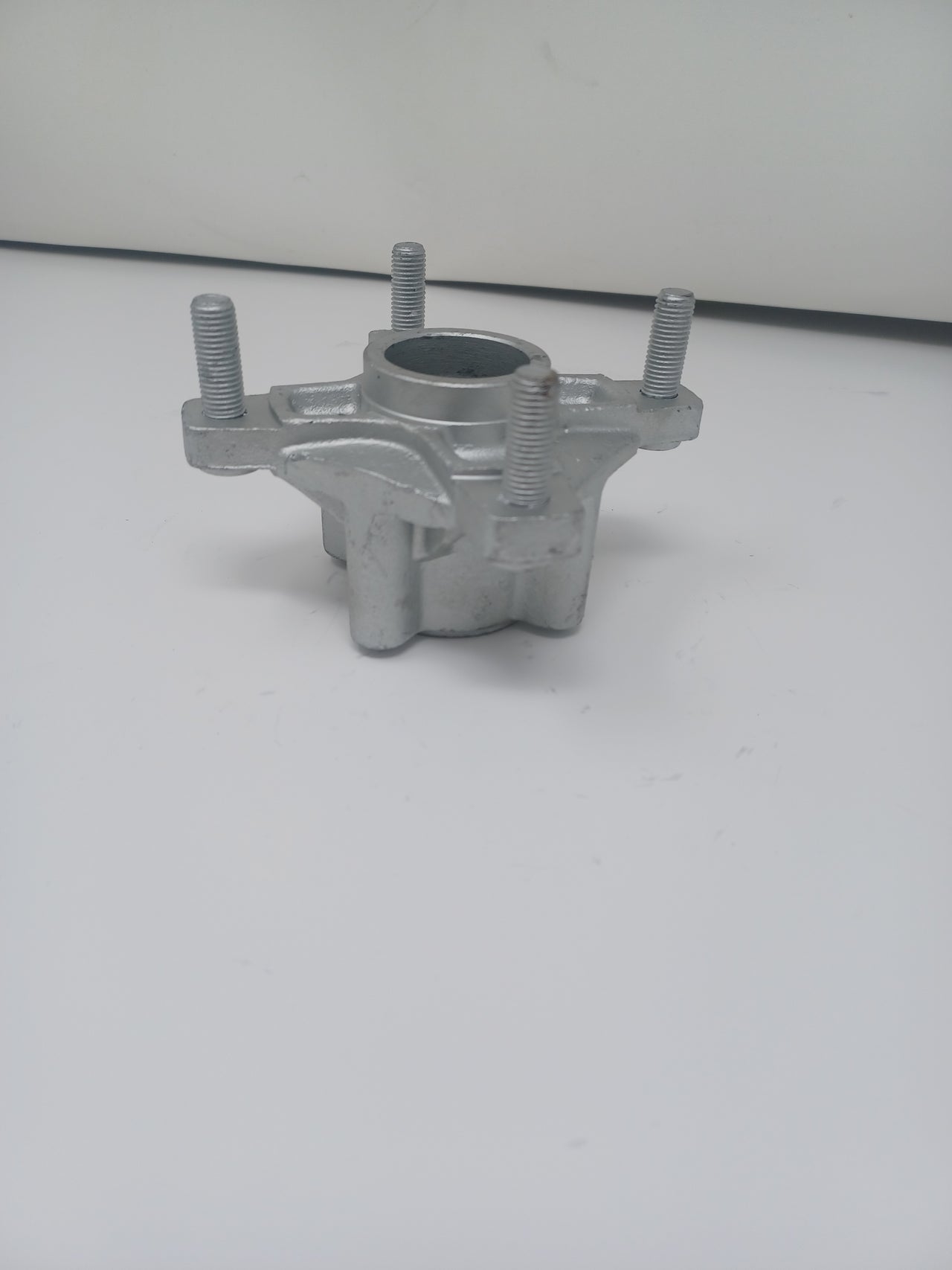 Venom Mad Max 250cc - Front Hub 2801-23010100A