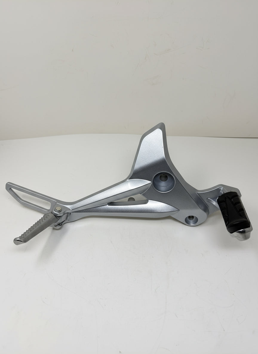 X21 50/150cc Automatic Motorcycle | Right Footrest (YM50-141)