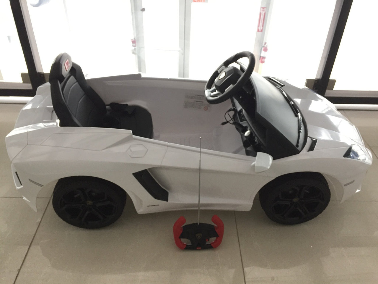 Lamborghini Aventador LP700-4 Electric Toy Car 6V - White